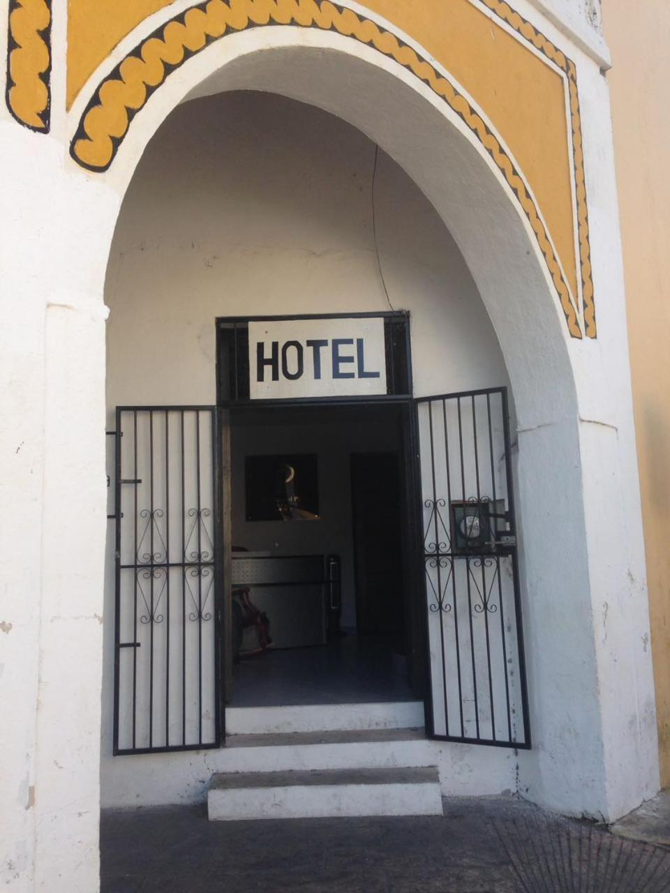 ホテル Izamal Plaza エクステリア 写真
